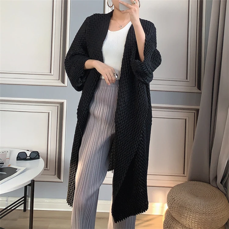 2025 Solid Color European and American Style Three-dimensional Pleat Miyake Pleated Women's Trench Coats