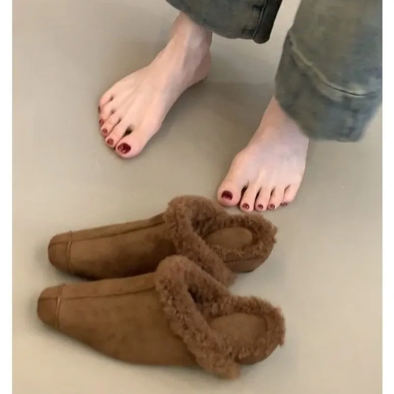 أرجل طويلة، نصف شبشب برأس خبز مخملي عتيق للنساء، قدم واحدة سهل الارتداء بمقدمة مربعة كسولة بالإضافة إلى شبشب من الفرو المنفوش