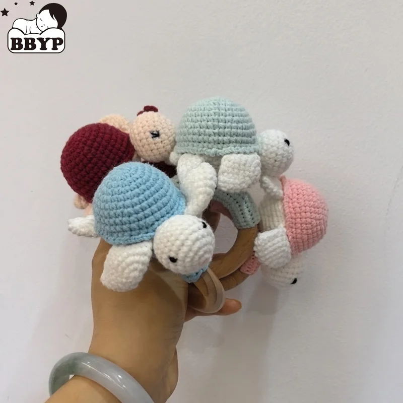 Handgemachte Häkel karikatur Meeres schildkröte Tier Baby Rassel Spielzeug sicher Buche Holz Neugeborenen Handgriff Beißring Baby Beißring