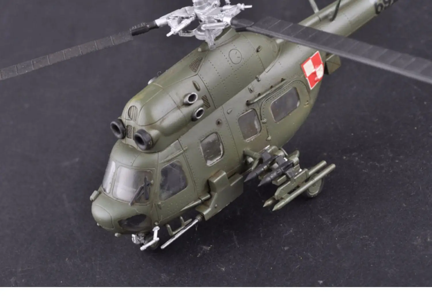 Hobby Boss 87244 1/72 scale Mi-2URP Hoplite antitank vaeiant