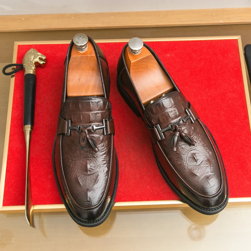 

New Luxury Designer Pointed Crocodile Pattern Shoes Men Casual Tassels Loafers Formal Dress Footwear Sapatos Tenis Masculino