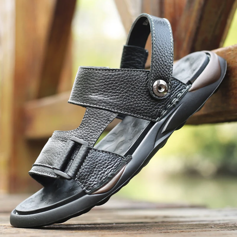 Sandal Pantai Pakaian Luar Sol Lembut Ayah Desain Musim Panas Baru Sandal Kulit Asli Trendi Kasual Pria Sol Luar Karet 2025