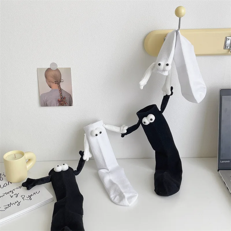 Christmas Stockings Funny Holding Hands Socks Christmas Gifts Hand In Hand Socks Magnetic Suction Couple Cotton Socks Men Women