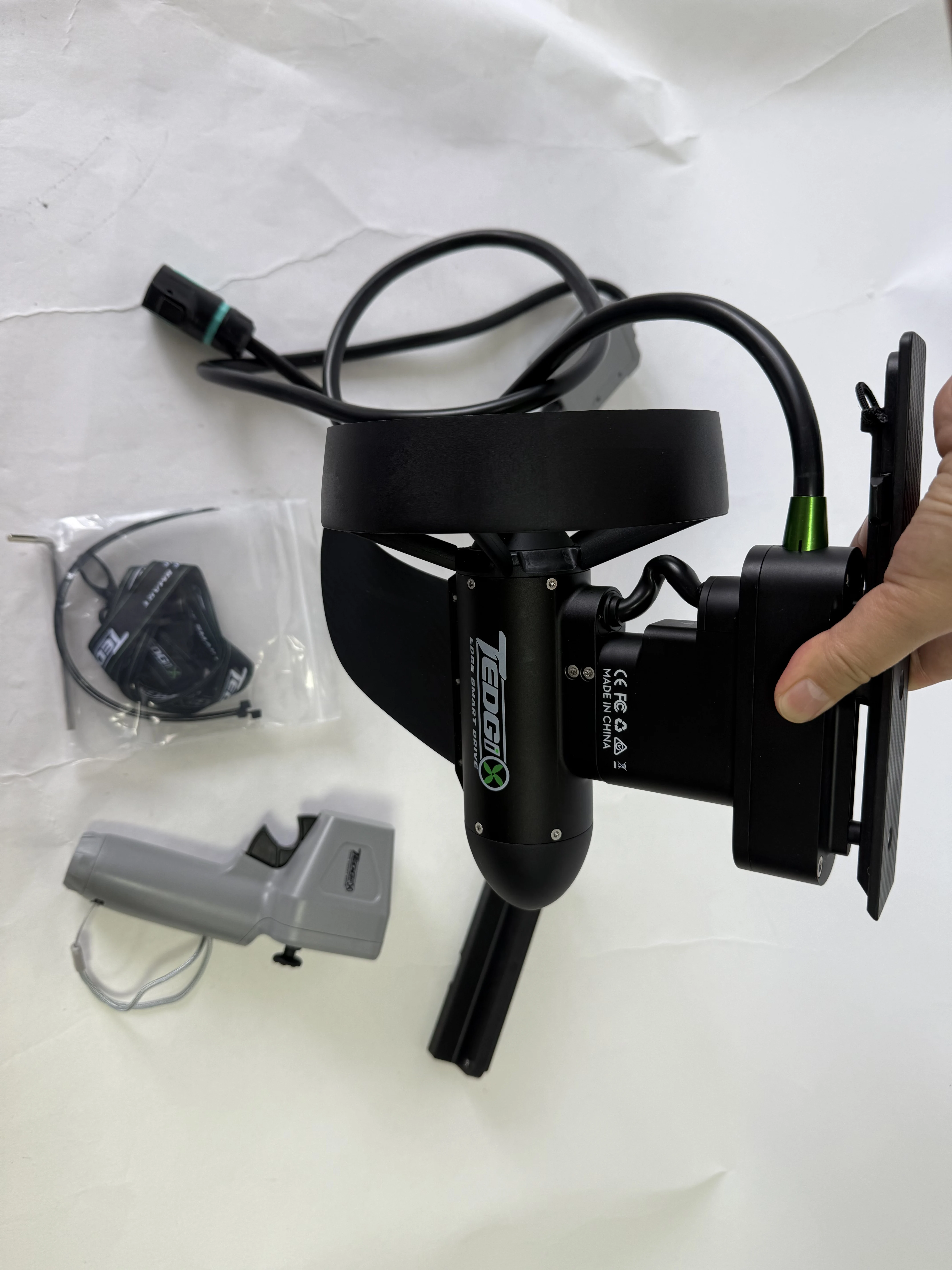 EDGE K4S motorboat and kayak engine. It is compatible with the B15 types of batteries developed by EDGE