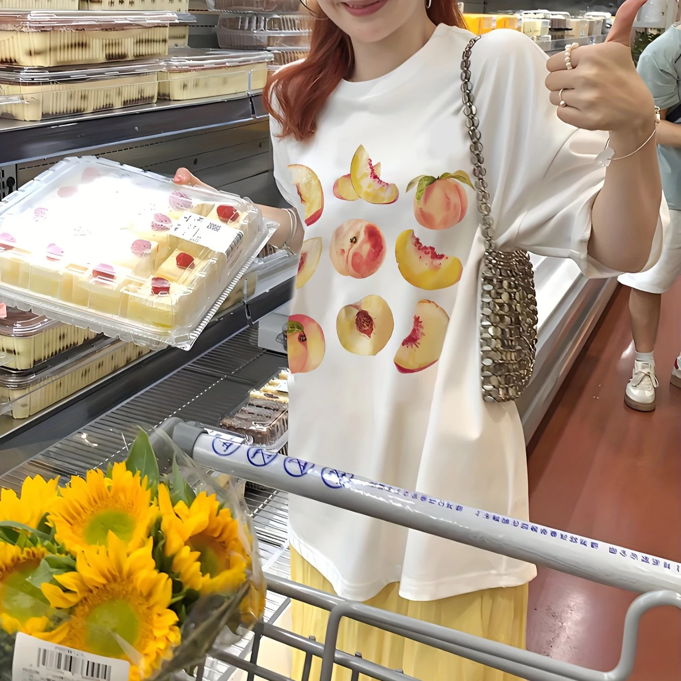 Round-Neck Short-Sleeve T-Shirt with A Water Peach Letter Pattern Print, Perfect for Casual and Trendy Women's Outfits Oversize