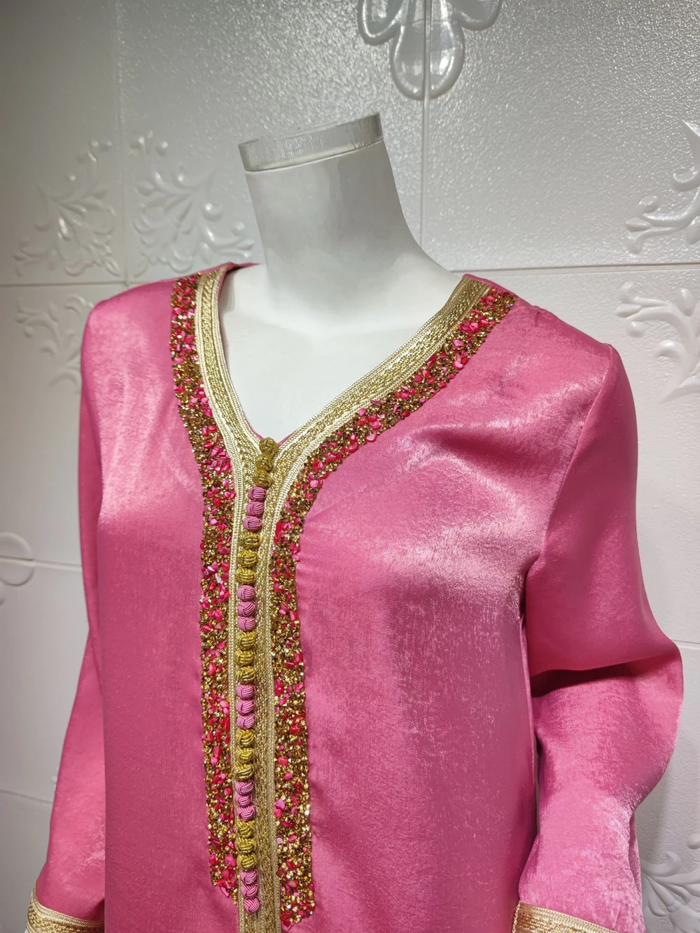 Ropa de promoción barata rosa, vestidos largos para mujer, vestido de manga larga de Pakistán a la venta, ropa femenina del mundo de Dubai, bata musulmana, caftán