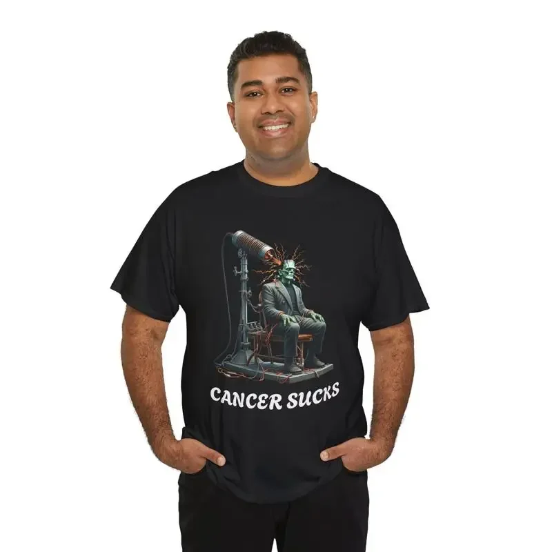Camiseta con la frase "Cancer Sucks Says Frankenstein" y citas de arte monstruoso