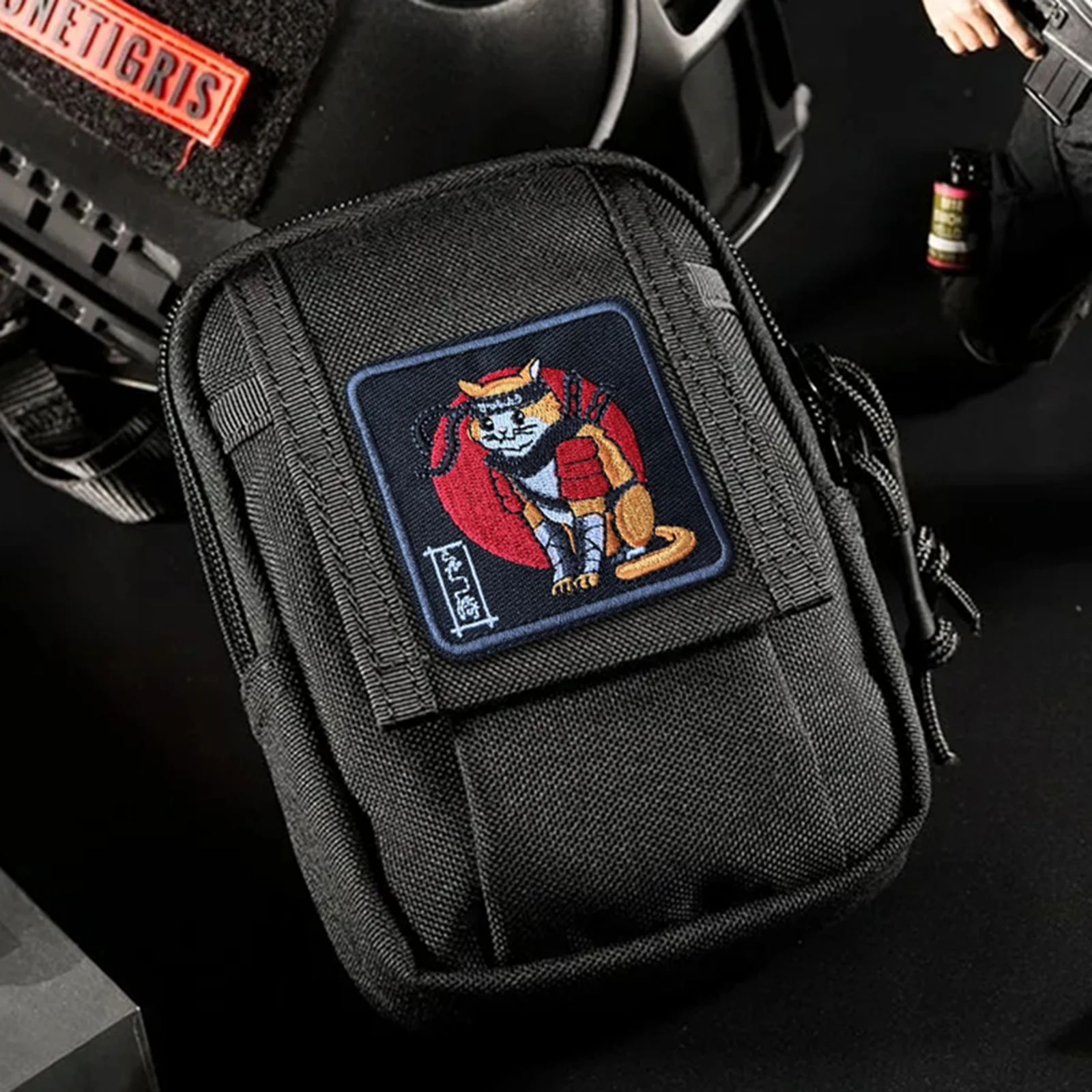 Parche táctico bordado gato samurái anime japonés con velcro - imagen 4