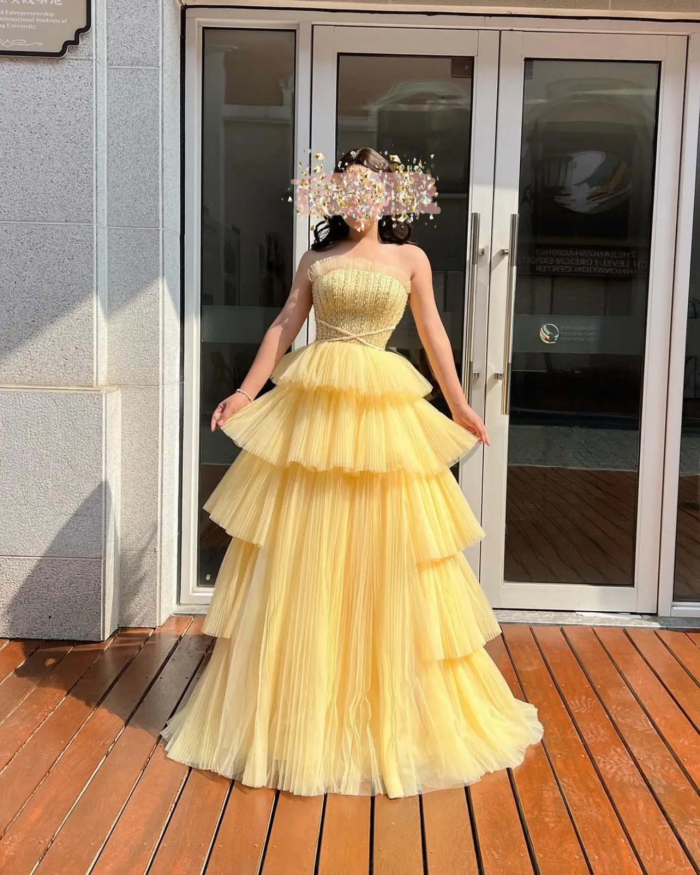 

Customized Elegant Women Evening Dresses Prom Ball Gown Strapless Tulle Floor Length Beads Ribbon Ruffle Party For Occasions