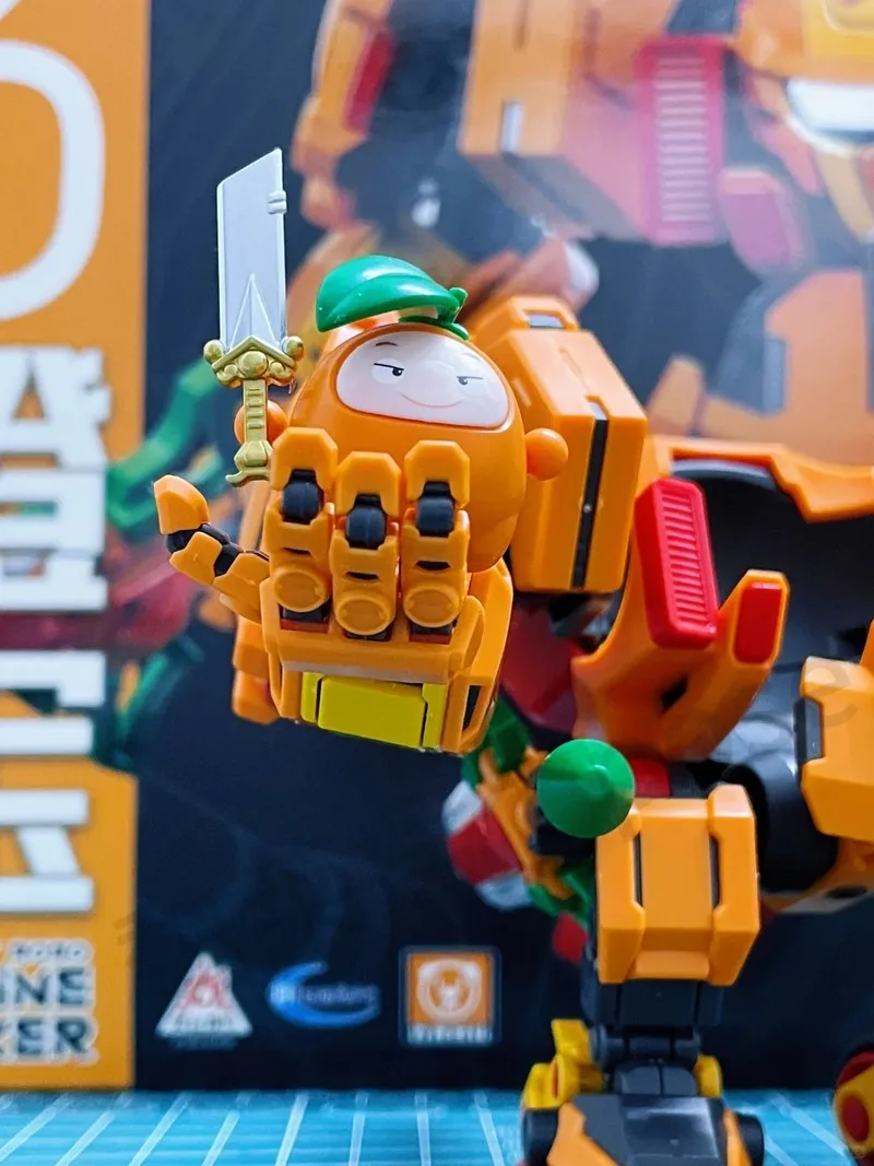 【Op voorraad】 Yi Li Chuang Wan Fruitige Robo Ananas Slasher Mecha Action Assembly Model Figuur