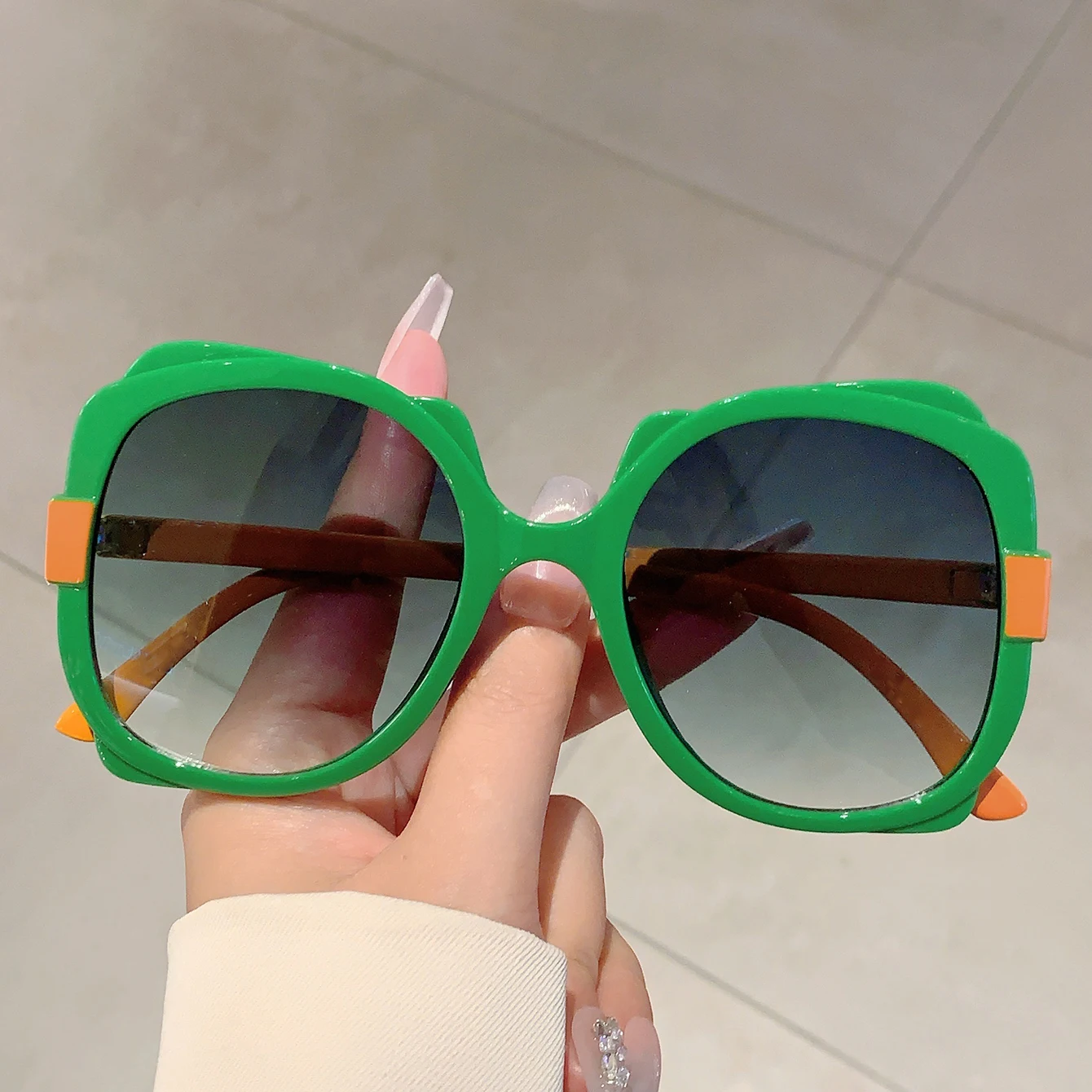KAMMPT Fashion Butterfly Decoration Women\'s Shades Multi Color Gradient Designer Sunglasses Oversize Trendy Brand Sun Glasses