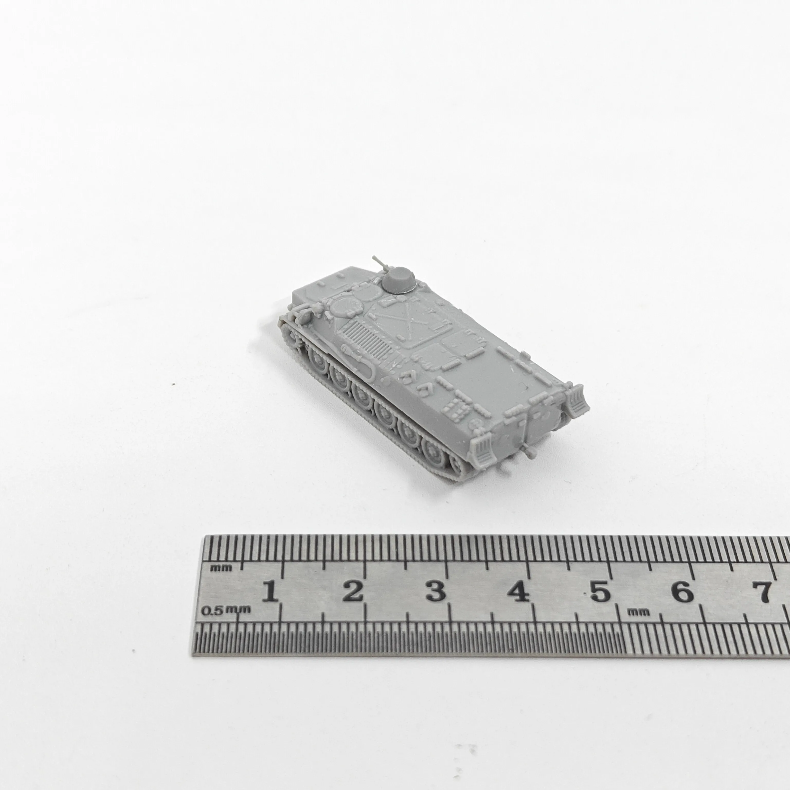 ZESTAW uniwersalnych modeli pojazdów opancerzonych MT-LB w skali 1/144