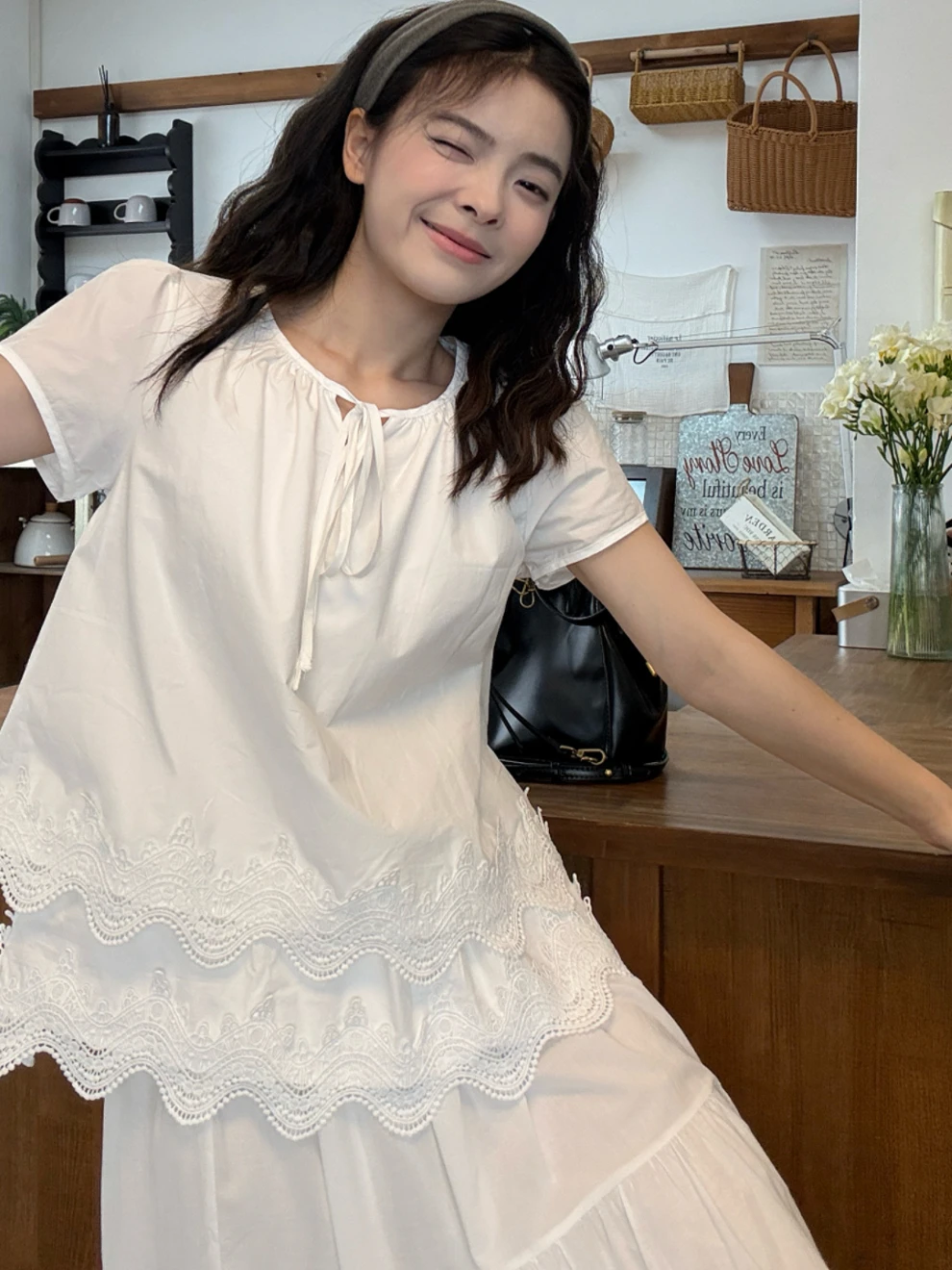 

Ele Hollow out Lace Trim Loose ort Sve irt Women's Summer New Sle Faionable Top Korean Sle Commute Wind