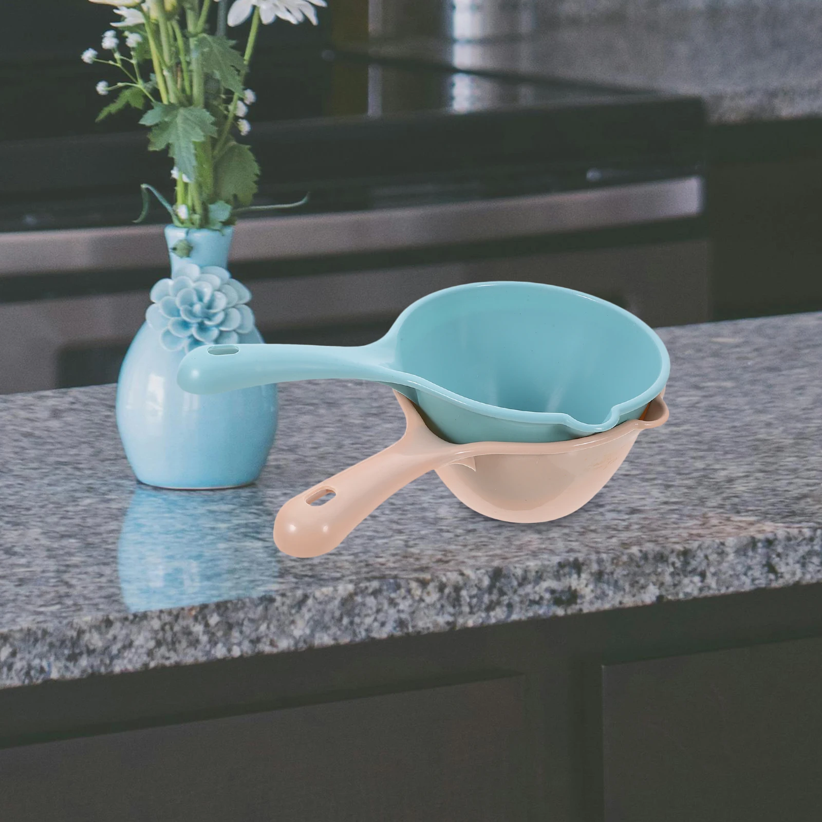 

2pcs Plastic Water Ladle Thickened Ergonomic Handle Multi-Purpose Kitchen Bathroom Garden Plant Flower Watering Scoop With