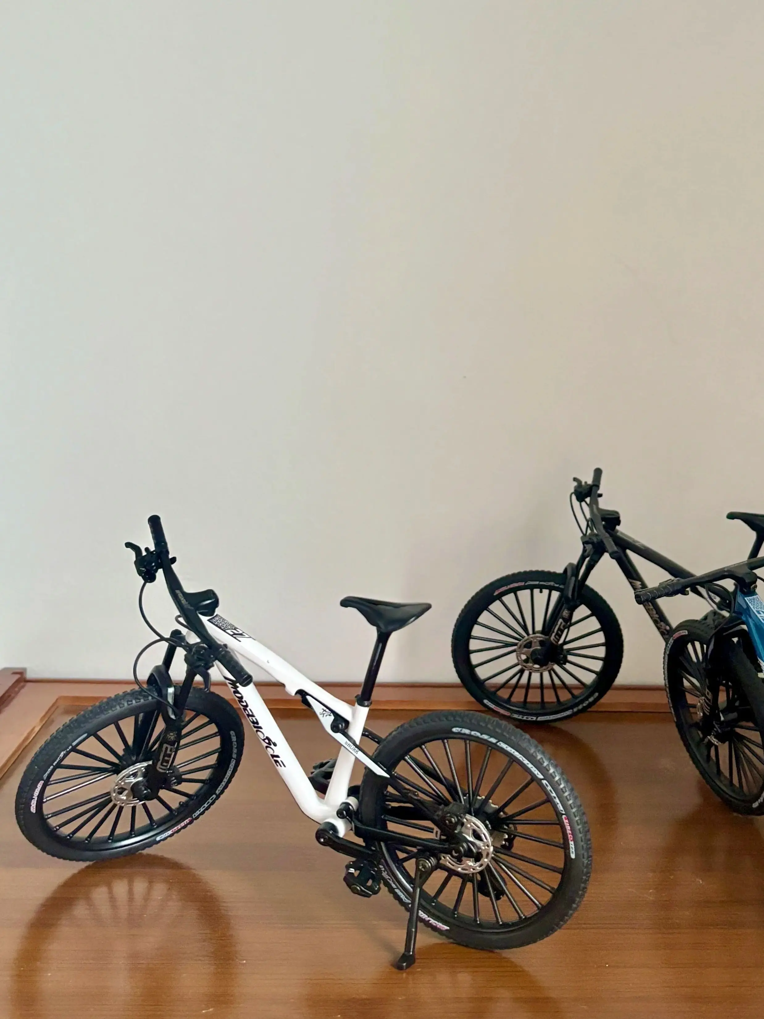 AliExpress YJLETOY 1: 8 Mini Model Bicycle Alloy Casting Decoration Metal Mountain Finger Bicycle Simulation Gift Toys Boys 14+
