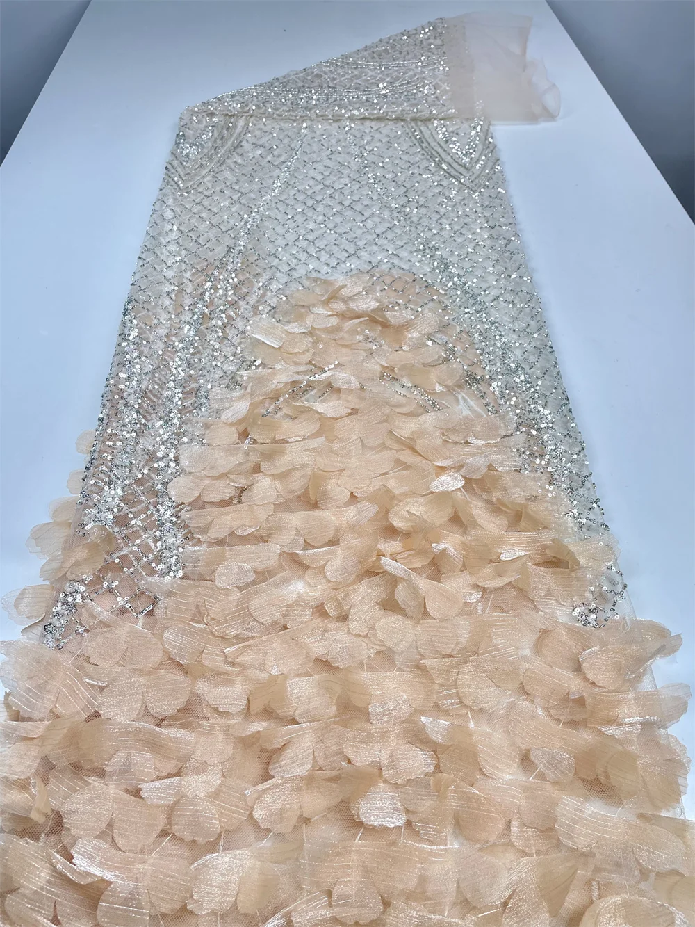 

3D модная африканская кружевная вышивка с перьями, кружевная ткань с бисером, 2022, высокое качество, французская нигерийская кружевная ткань с блестками, шитье платья