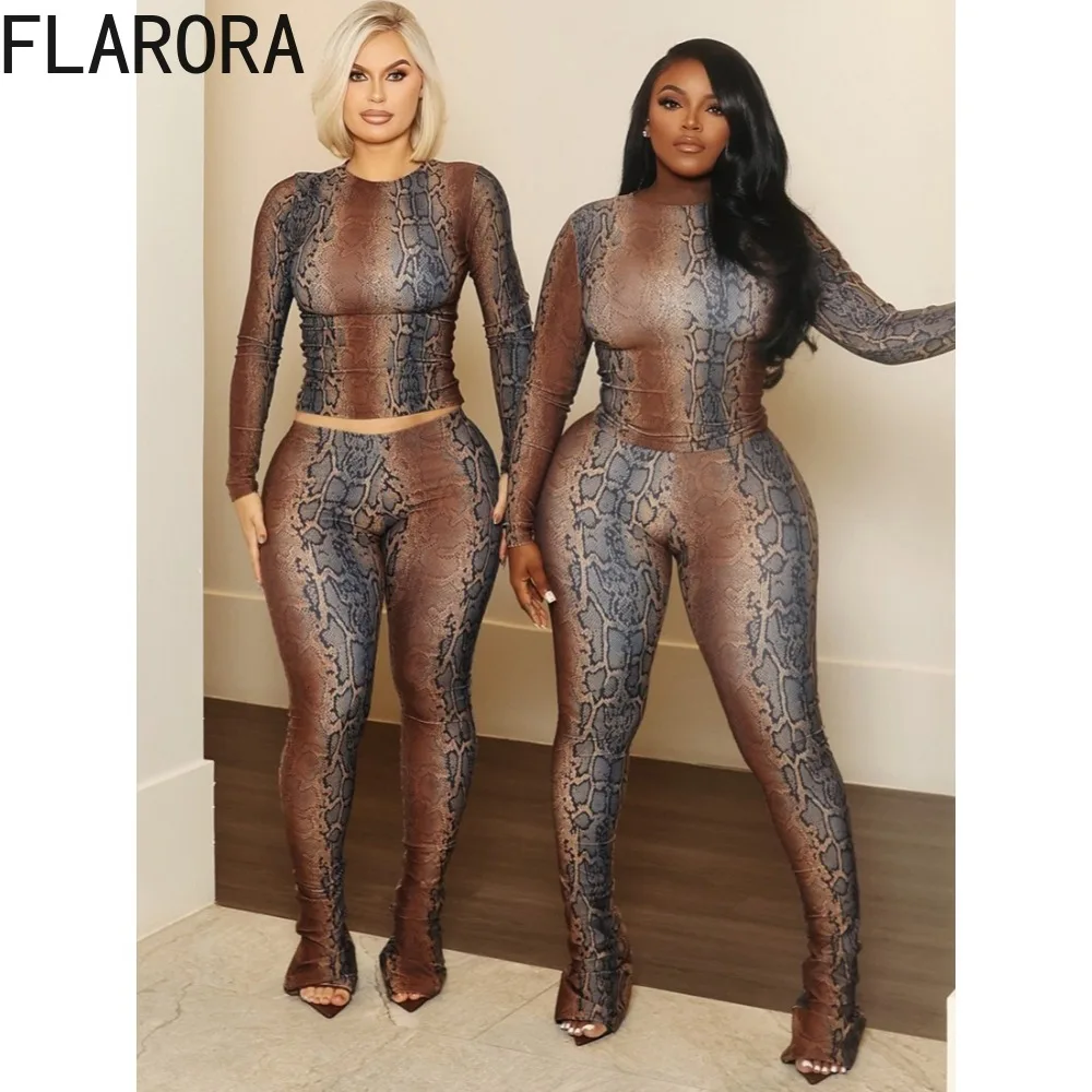 

FLARORA Серпантинный принт, комплект из 2 предметов, женские облегающие топы и леггинсы с круглым вырезом и длинными рукавами, трендовые сексуальные уличные спортивные костюмы