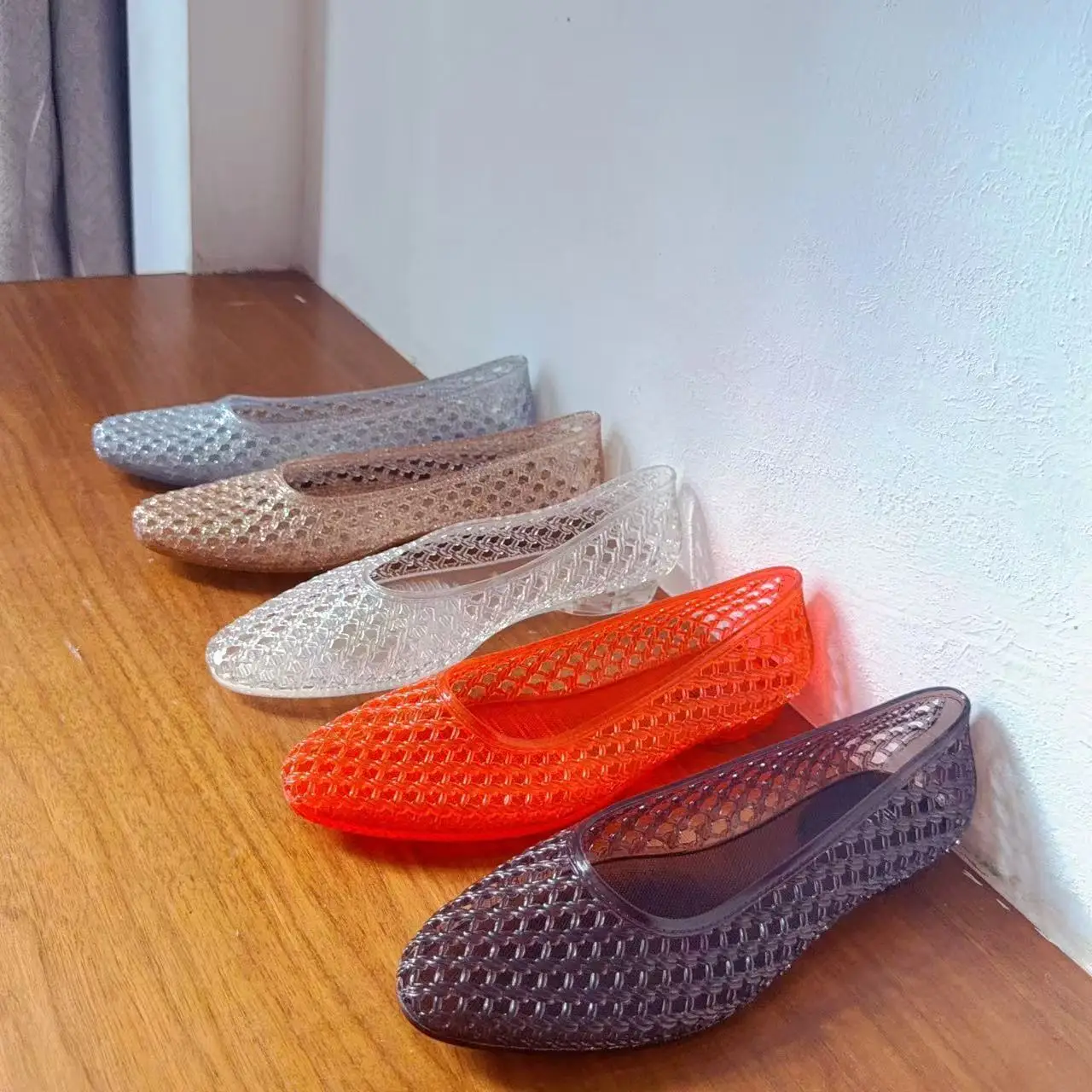Neue V-Ausschnitt Kristall-Jelly-Schuhe, Modisch, Vielseitig, Bequem, Flache Einzelschuhe, Freizeitsandalen für Damen – Detail 3