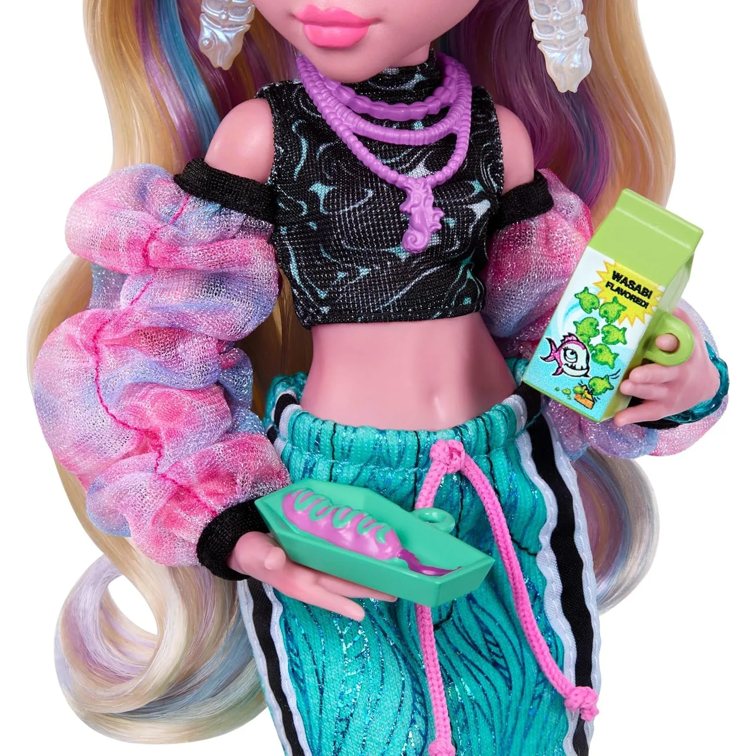 2026 Neue Original Mattel Monster High Puppe Lagoona Blau im sportlichen Maxirock mit Haustierfisch Neptuna Spielzeug für Mädchen Geschenke JHK33