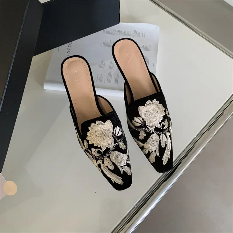 Women Baotou Embroidered Flat Bottom Half Slippers Summer Muller Sqaure Toe Shoes Flat Outdoor Casual Walking Slides Zapatillas