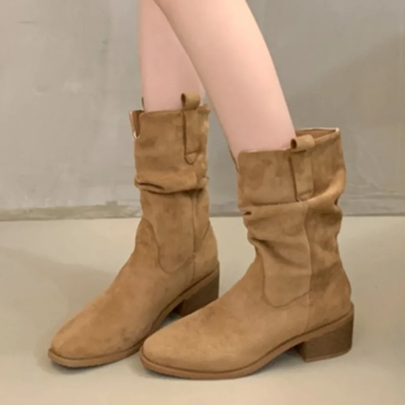 2025 جديد مثير أشار تو المرأة أحذية عالية مريحة الانزلاق على المألوف الجلد المدبوغ مصمم بلون مقاوم للماء تشيلسي الأحذية