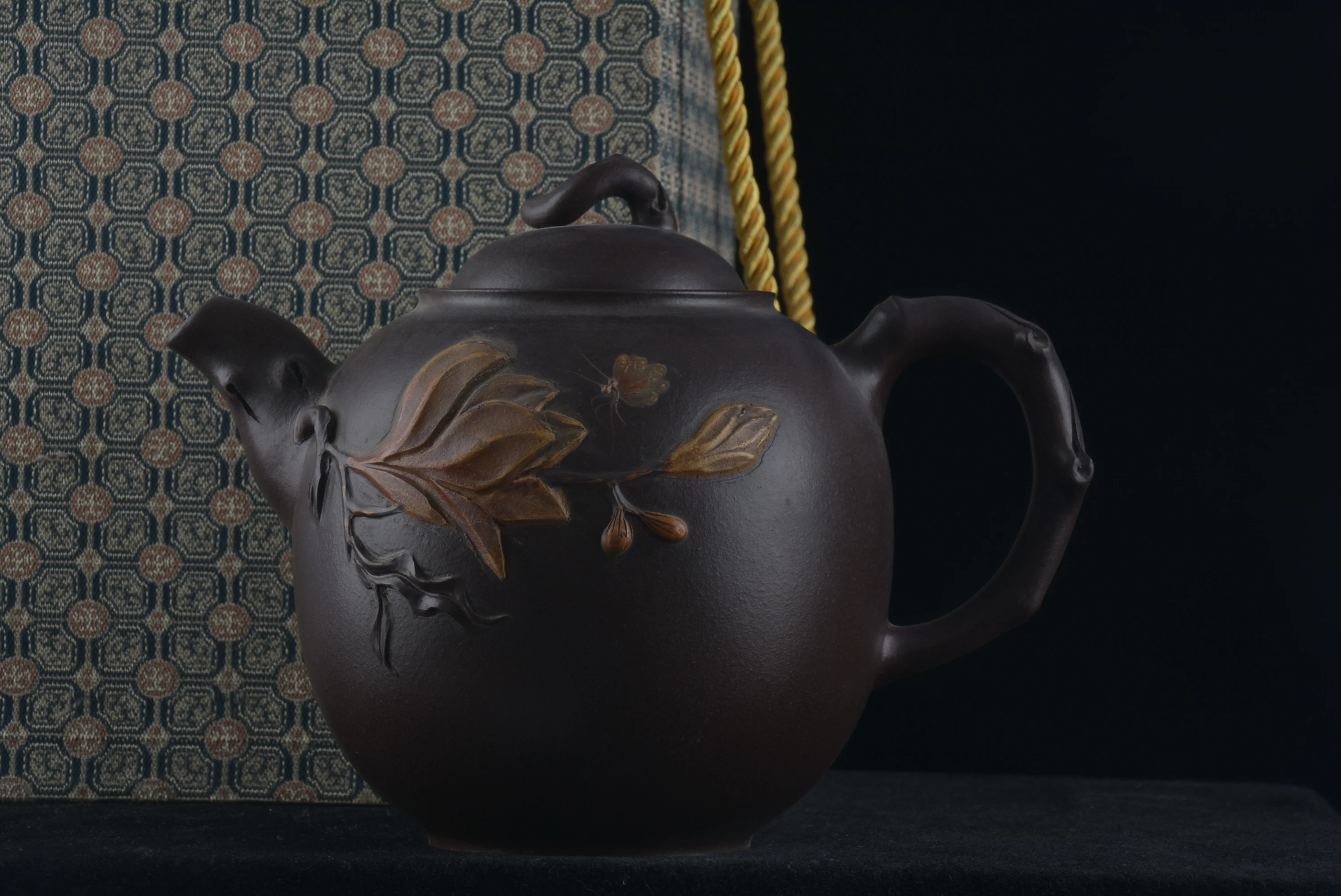 Old Chinese Handicraft Enameled YiXing Zisha (red stoneware) Teapot,Butterfly Loves Flower teapot,with mark, Free shipping