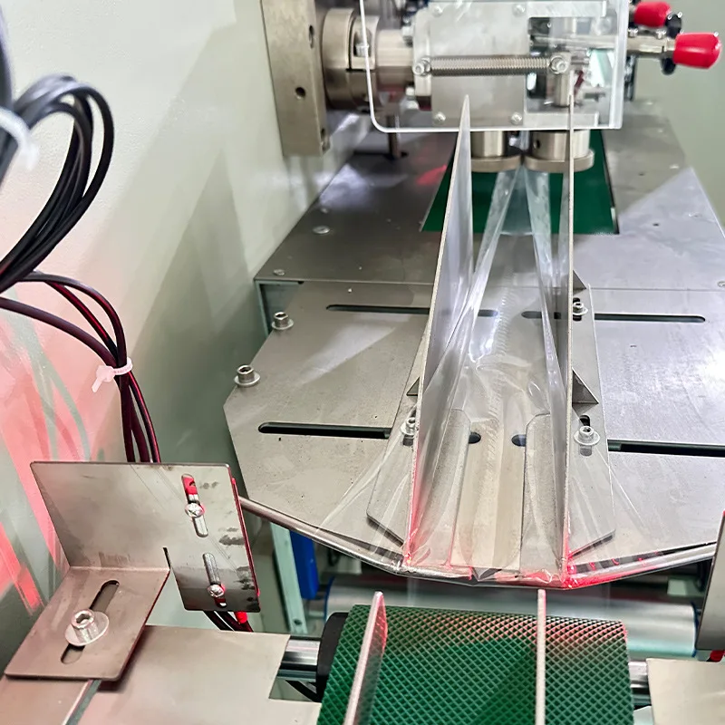 Customized Horizontal Pillow Flow Packaging Cake Food Bread Cake Packing Machine