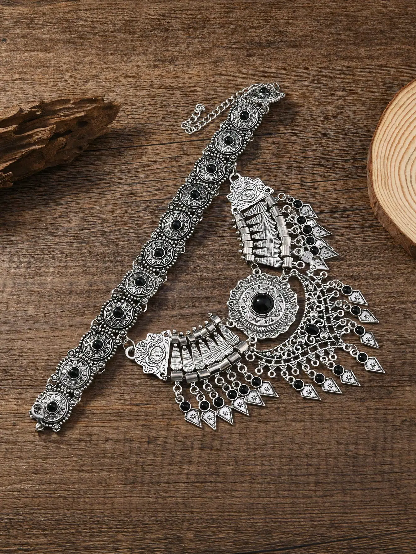 قلادة بوهيمية عصرية متعددة الطبقات مبالغ فيها لإكسسوارات الحفلات النسائية غير الرسمية، ياقة شرابة على شكل قطرة ماء