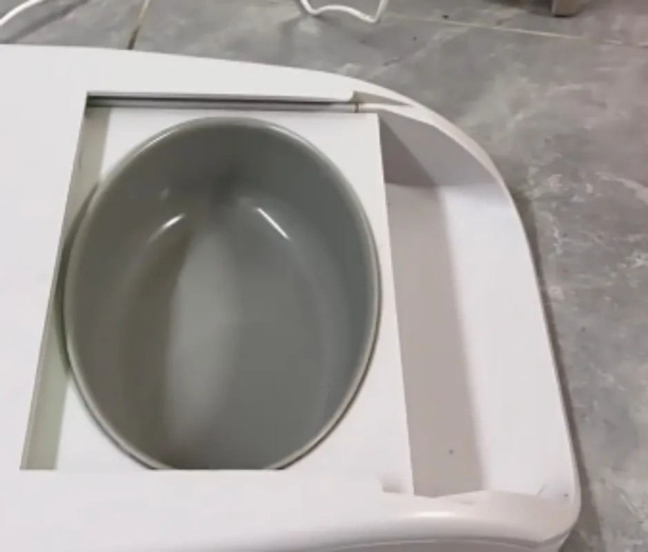 Intelligent identification of pet feeders, multi-pet family anti-rush feeding cat and dog feeding equipment