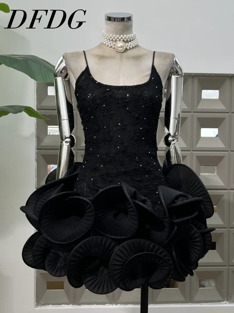 DFDG 2025 SS Vestido recortado transparente de diseñador para mujer Apliques florales en 3D Correas onduladas Orlo asimétrico Vestido de noche de boda en la playa