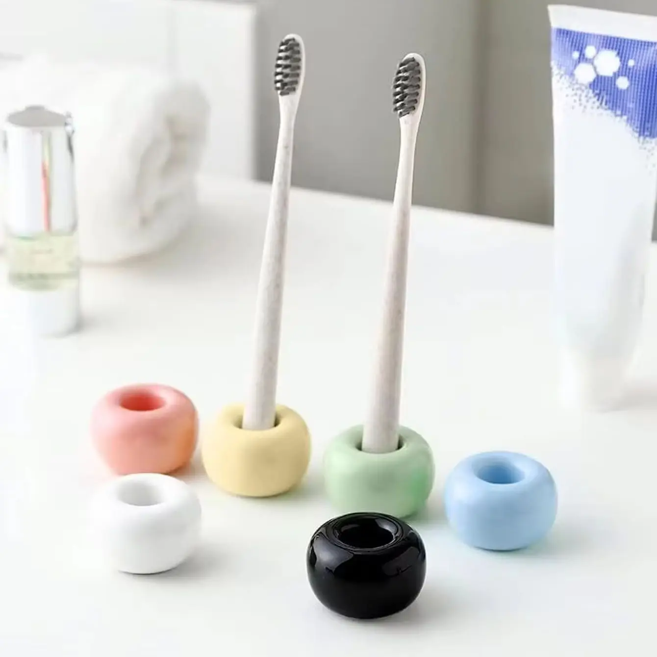 Household toothbrush storage rack, easy to clean toothbrush holder, suitable for electric toothbrush heads, pens, coffee spoons