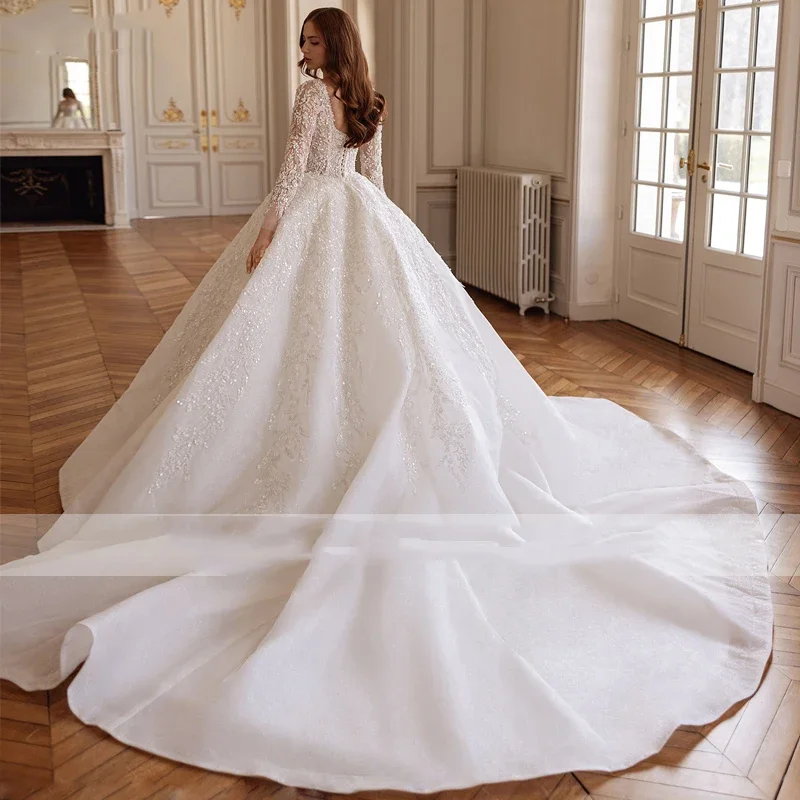 Maßgeschneidertes romantisches Ballkleid-Brautkleid mit U-Ausschnitt und langen Ärmeln, Applikationen, Stickerei, Hofschleppe, Vintage-Brautkleid