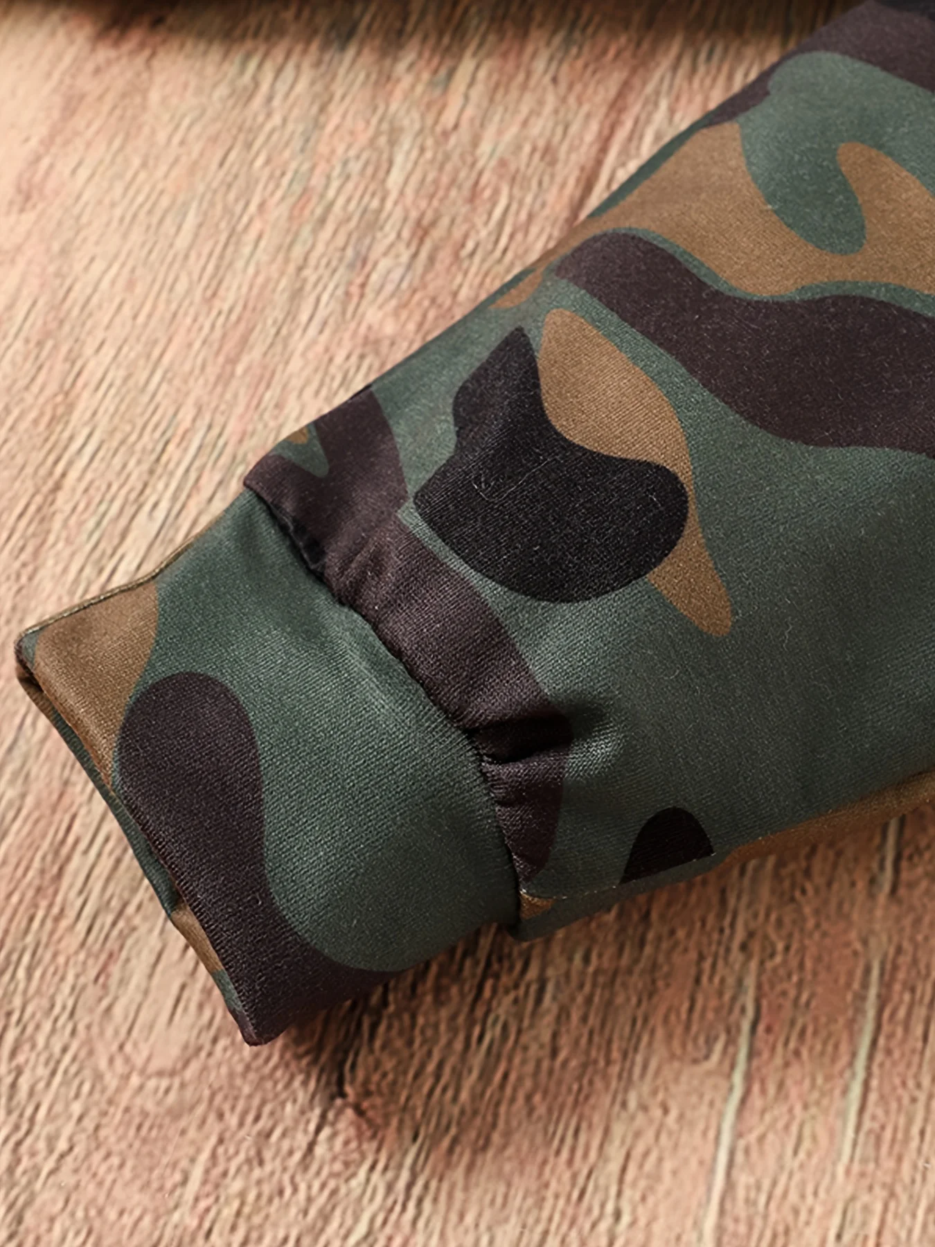 Frühlings-Herbst-Set für Jungen: Modisches Langarm-Rundhals-Oberteil und Camouflage-Hose, Schickes Zweiteiler-Outfit für Kleinkinder – Detail 8