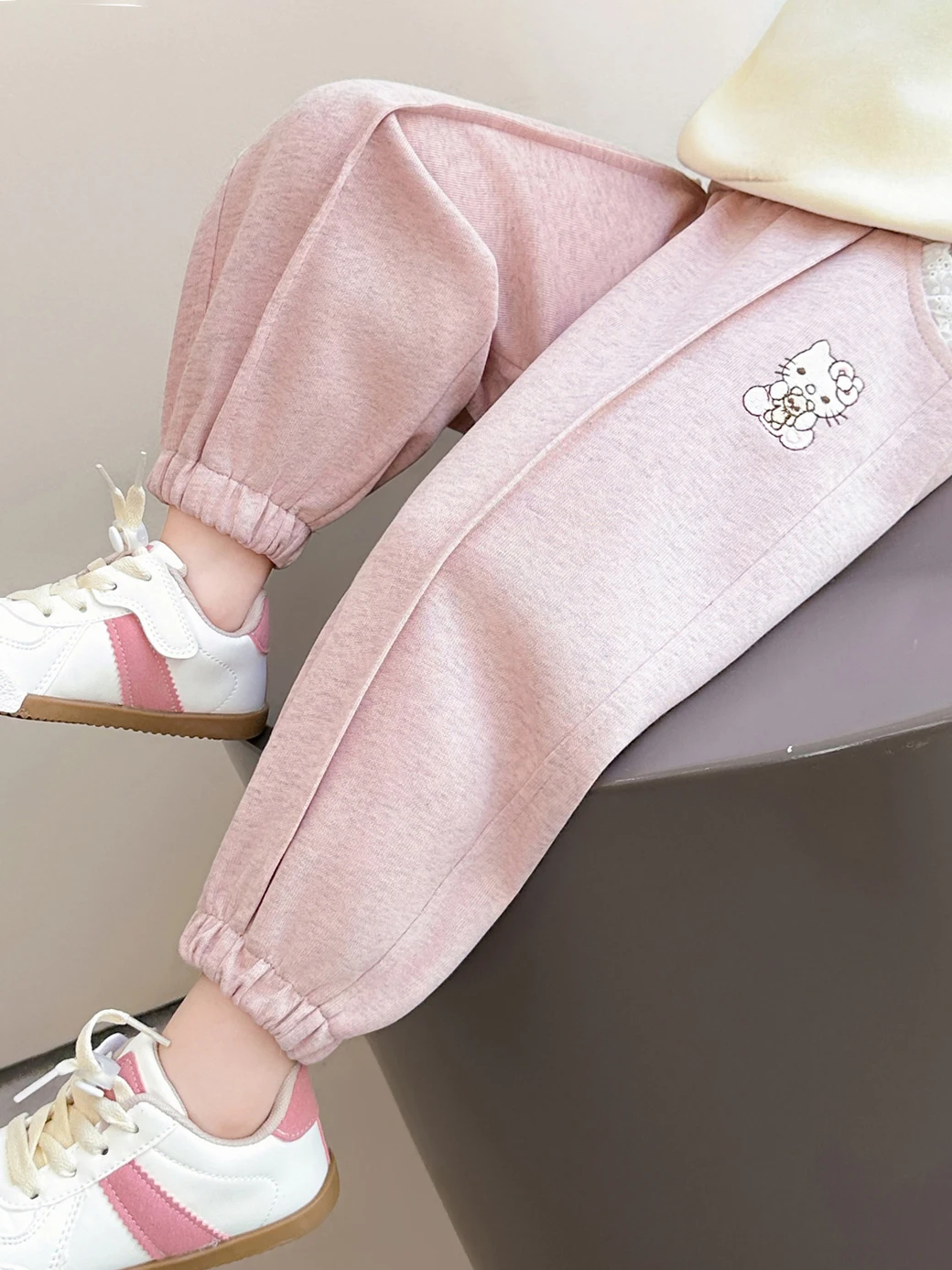 女の子カジュアルパンツ春-2026-新しいファッショナブルなロングパンツ子供の春秋カジュアルパンツ弾性ウエスト綿混紡