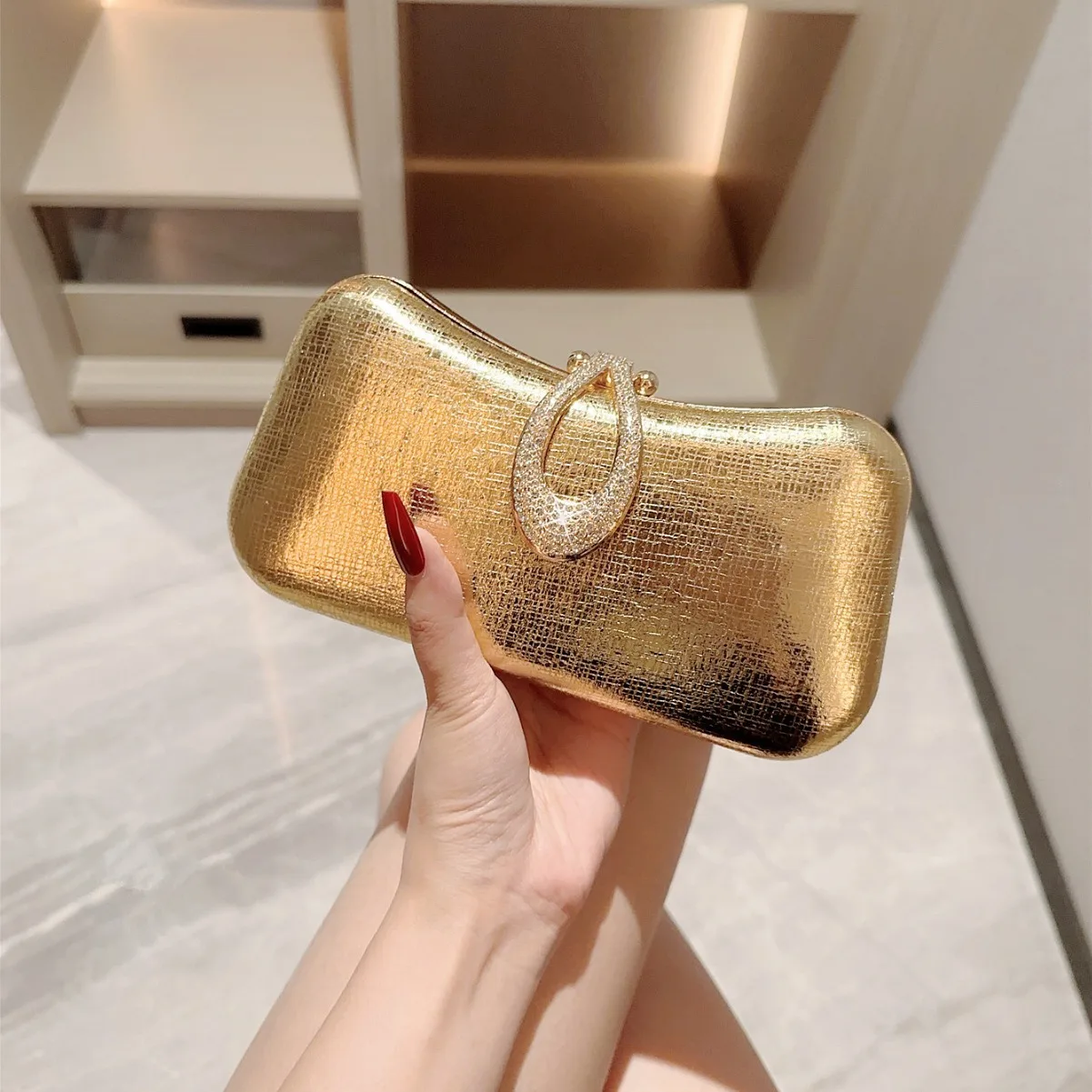 

Vintage Leather Rhinestone Water Drop Button Dinner Party Evening Bag Golden Clutches For Ladies