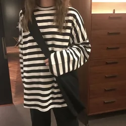 Harajuku Black and White Striped Oversized T-shirt Long Sleeve O-Neck Loose T-Shirts Korean Casual Femme Top Women Autumn