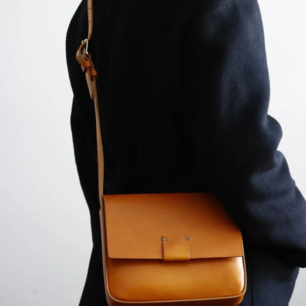 

New Retro Vegetable Tanned Leather Women's Bag Mini Literary and Artistic Fan 99 Silver Shoulder Crossbody Vegetable Leather Bag