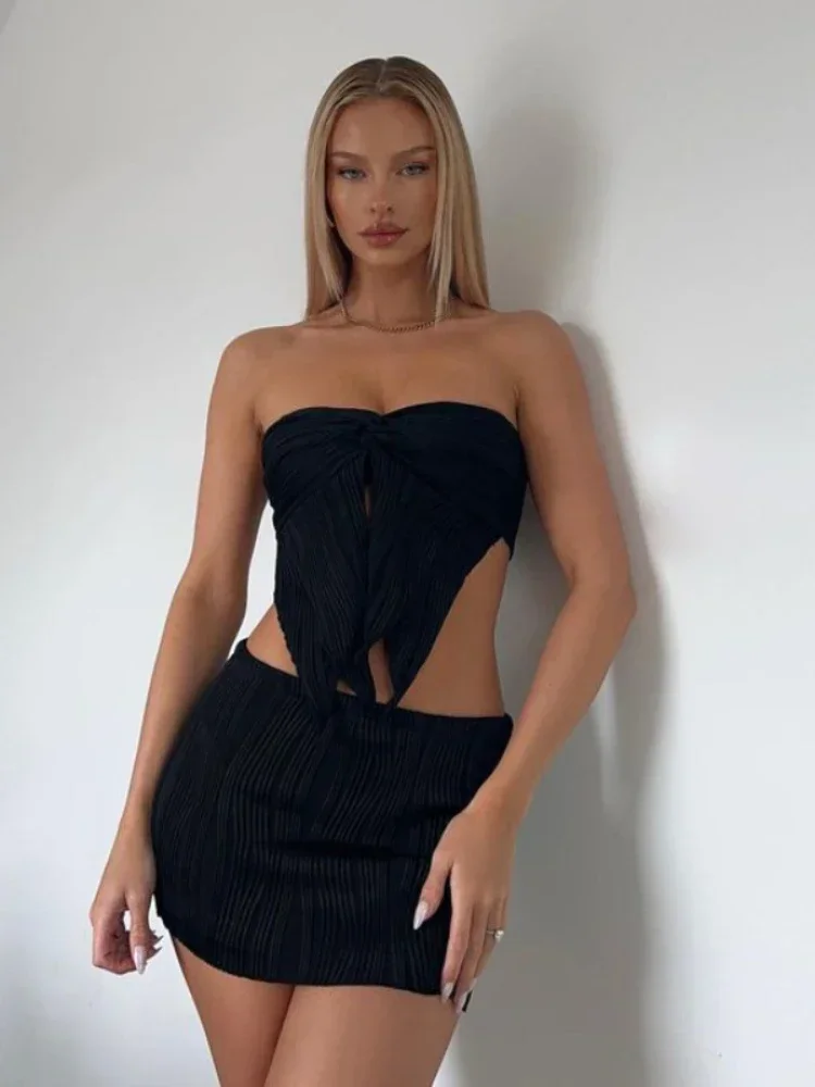 European  American 2024 Spring New Women's Fashion Sexy Wrinkle Strip Twisted Strapless Backless Top Traffic 2024 Women Y2k