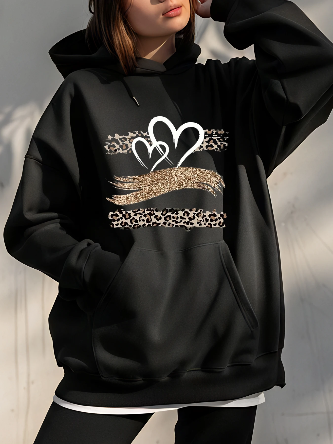 

Женская черная толстовка с леопардовым принтом и сердечком, повседневная толстовка, модная уличная одежда для женщин