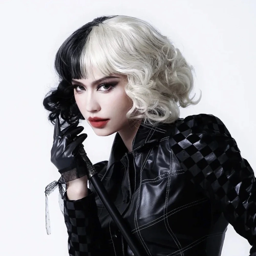 Crurlla Dress Up Wig sintetis wanita Cosplay Cruella hitam dan putih keriting pendek penutup kepala penuh keriting Deville