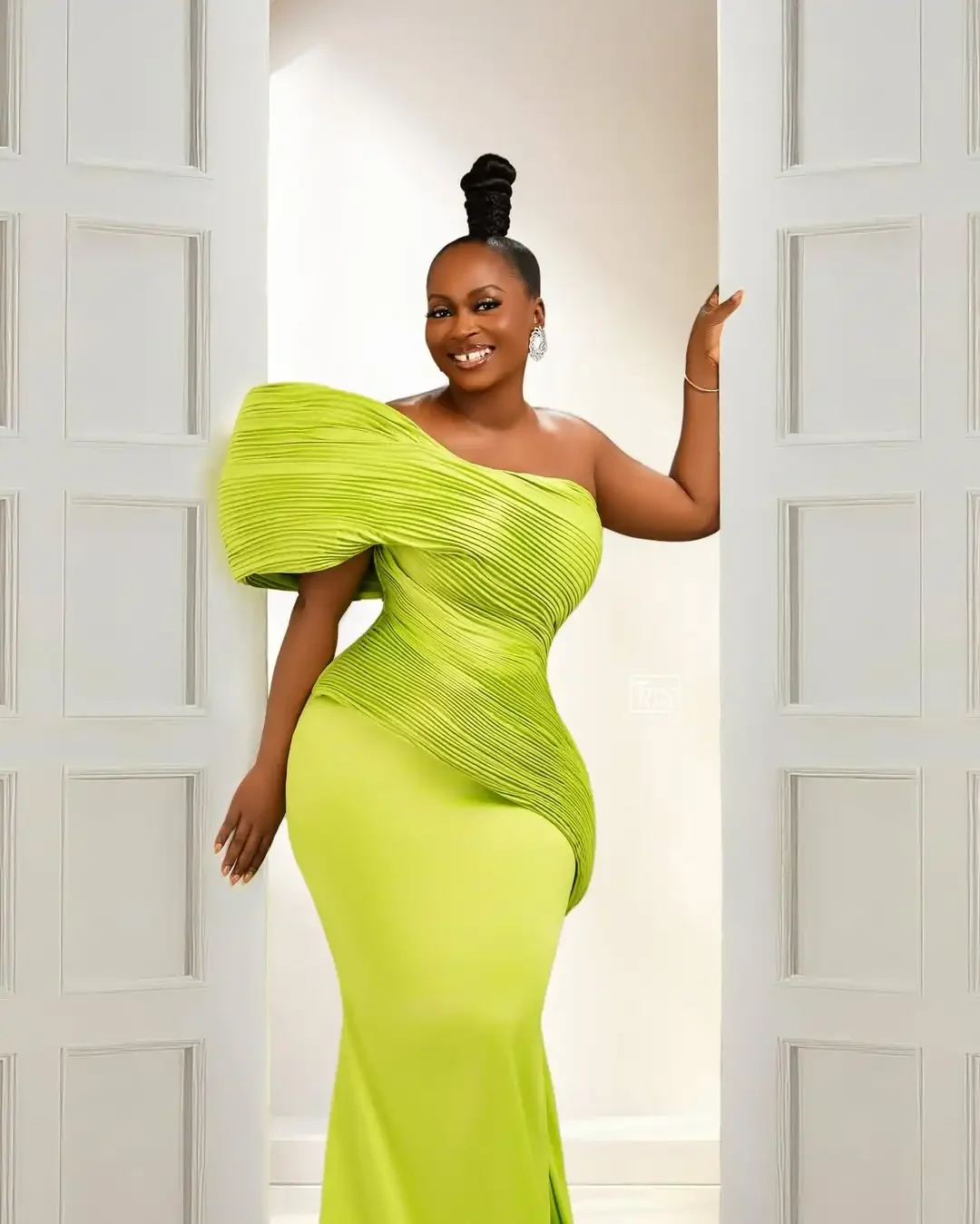 Vestido de cumpleaños africano verde 2026 para mujer, vestido de noche plisado con un hombro, vestido de fiesta de boda negro estilo Aso Ebi