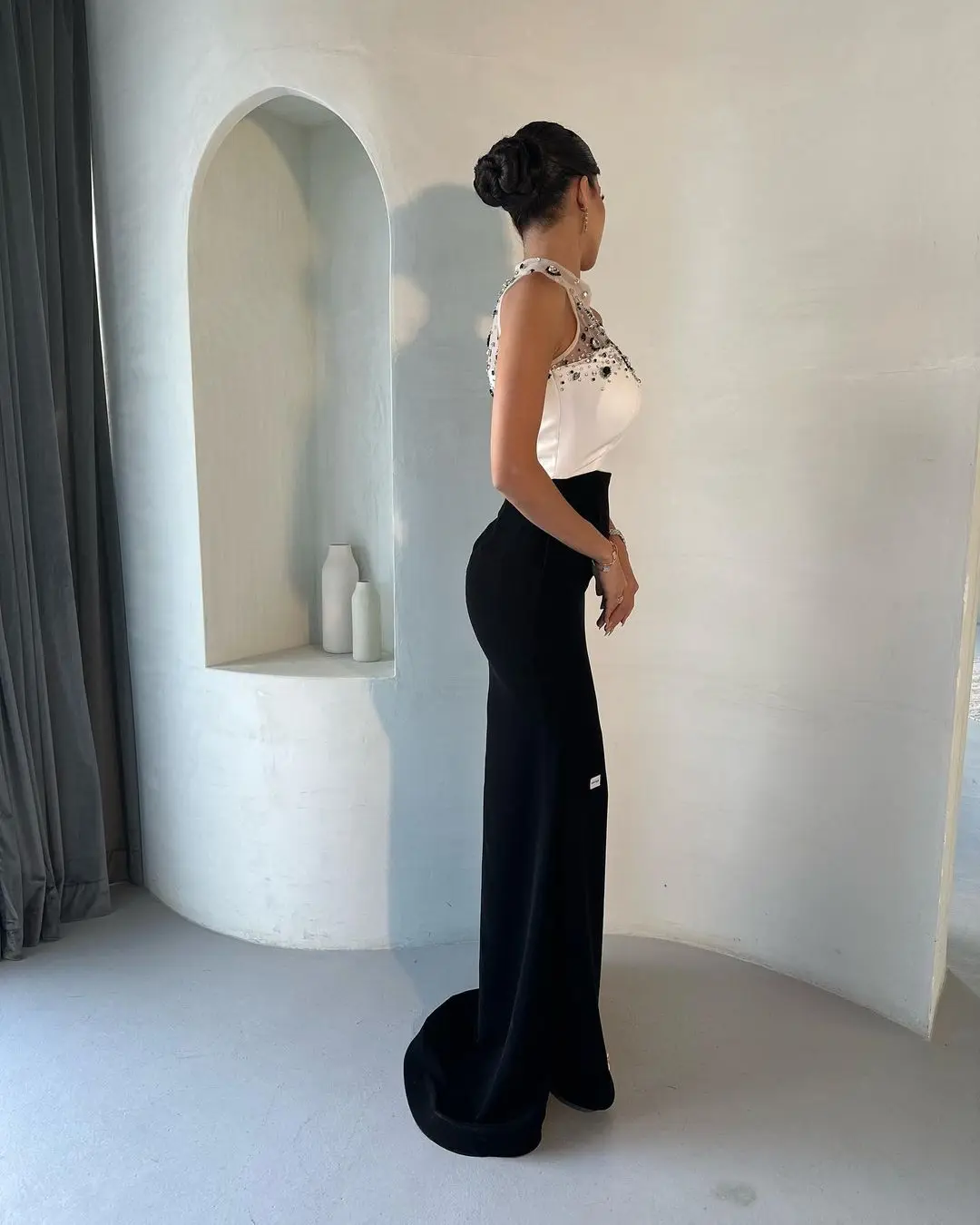 Customized New Design Arabia Evening Dresses Sleeveless HandBeadings Black White Prom Dresses Formal Occasion Wedding Party Gown