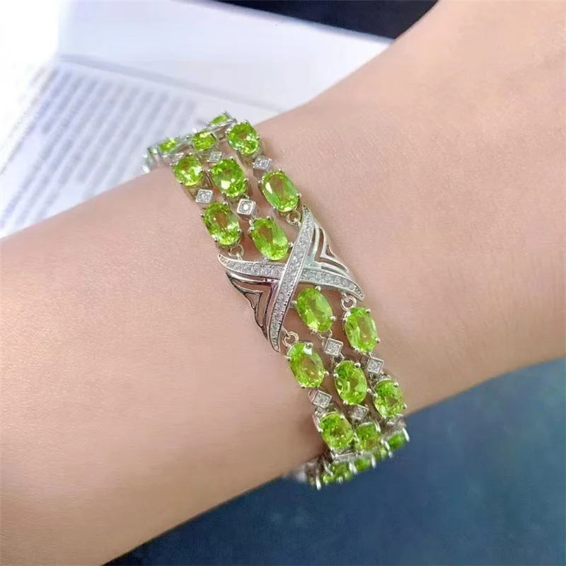 

Natural peridot bracelet 925 silver ladies bracelet simple atmosphere fashionable and versatile luxury jewelry designers