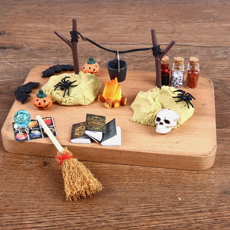 1 zestaw 1:12 domek dla lalek miniaturowy Halloween Horror Decor zabawka nietoperz czaszka głowa miotła pająk głowa dyni magiczna książka ozdoba DIY zabawka