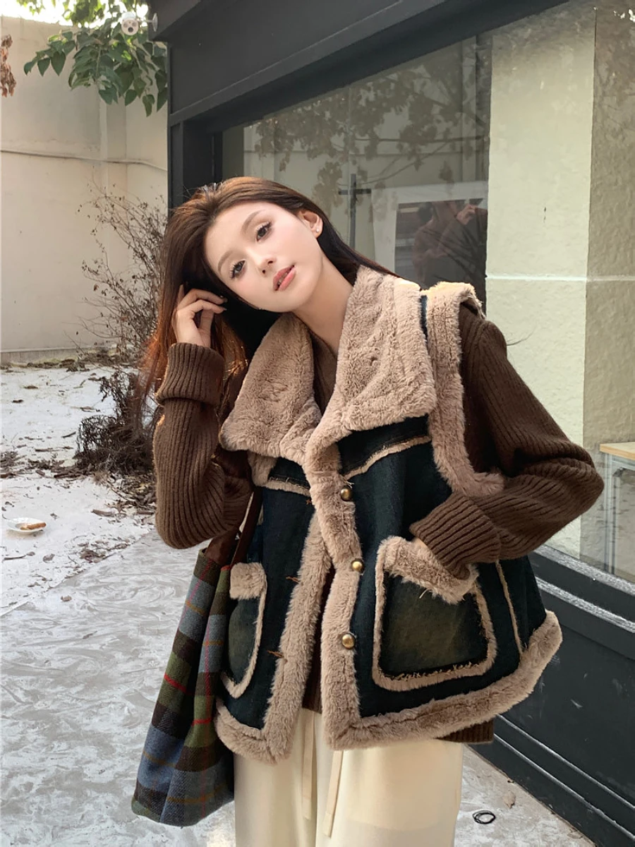 

Осенне-зимний теплый жилет из искусственного меха и денима, комплект из двух предметов: трикотажный топ и жилет, свободный крой, на пуговицах, в корейском стиле...