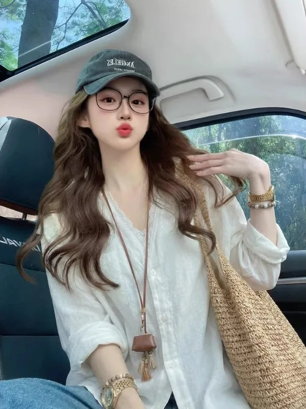 

Женская легкая блузка с V-образным вырезом и кружевной отделкой, длинный рукав, защита от солнца, большие размеры, весенняя новинка, омолаживающий эффект, стройнящий силуэт, высокое качество.