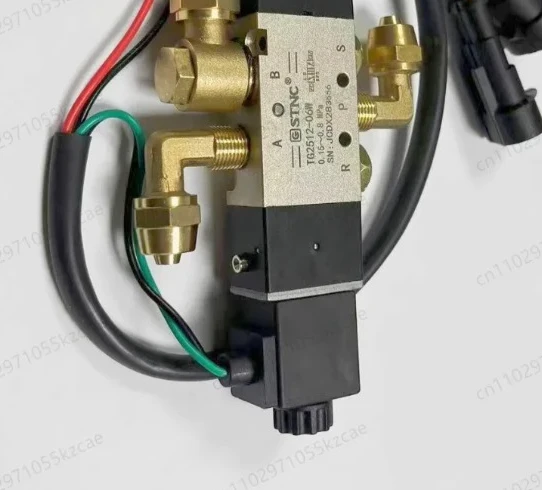 

Электромагнитный клапан дверного насоса TG2512-06 — Запасная часть для системы пневматических дверей автобусов и туристических лайнеров