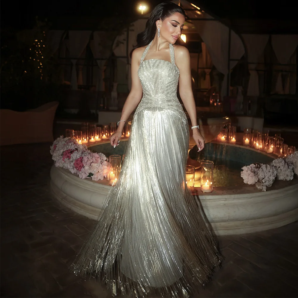 Traumhafte Partykleider mit Quasten und Pailletten, Neckholder-Abendkleid in A-Linie, maßgeschneiderte ärmellose Promi-Kleider mit Reißverschluss hinten