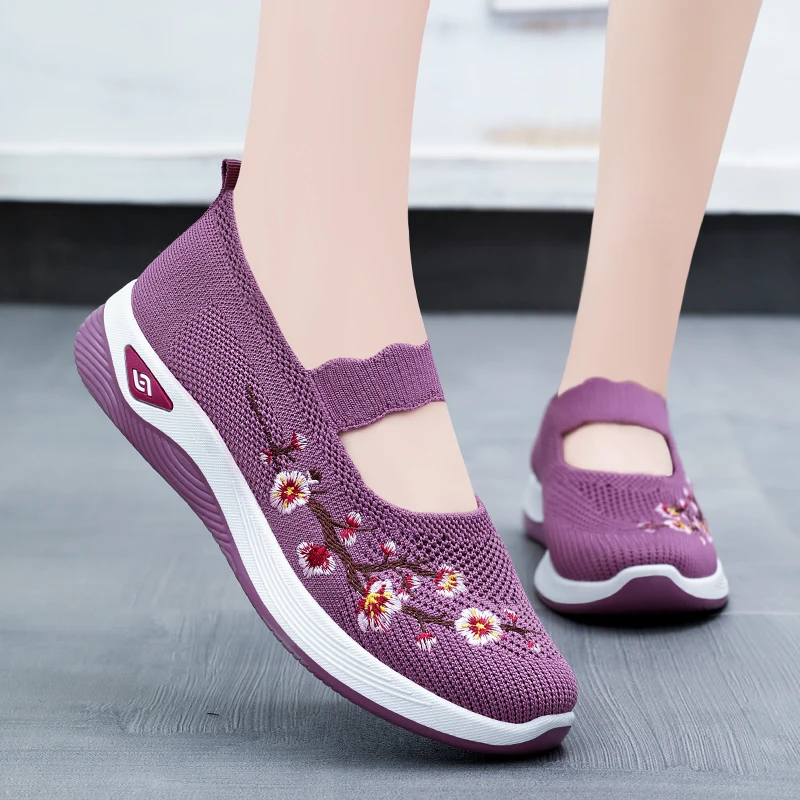 Non-slip Soft Sole Mom Sneakers Summer Breathable Mesh Embroidery Casual Shoes for Women Comfort Lightweight Flat Sneakers Women