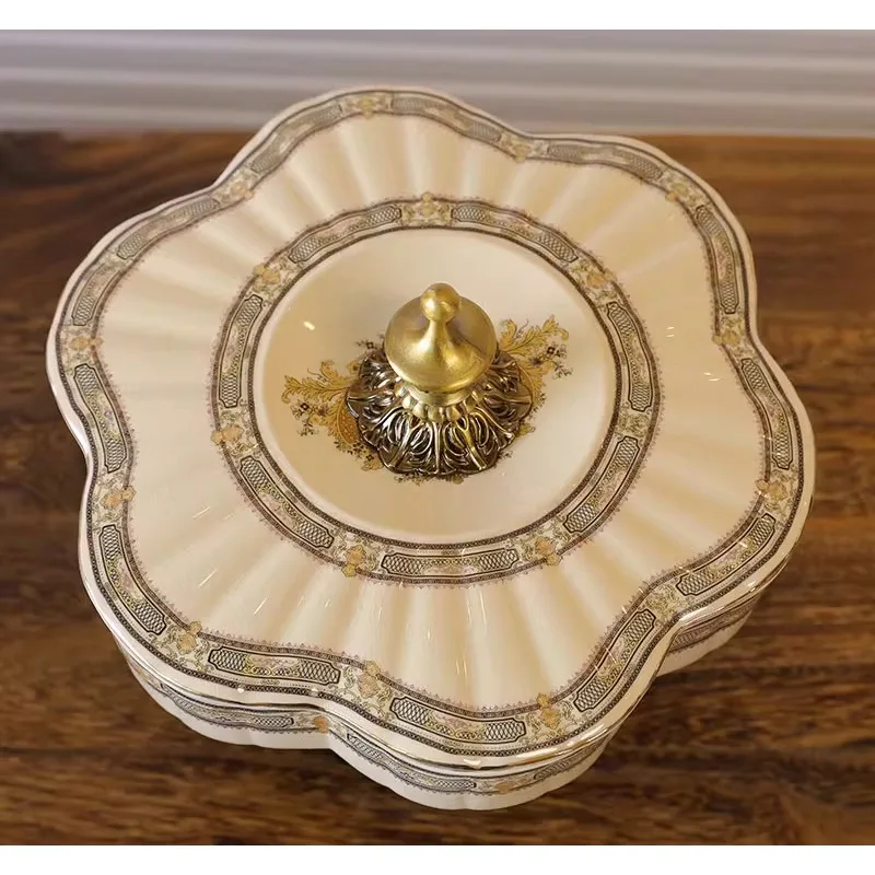 Casa modelo Villa, plato decorativo europeo americano para dulces, plato creativo de cerámica para aperitivos, plato divisorio de tuerca de aleación de pie alto